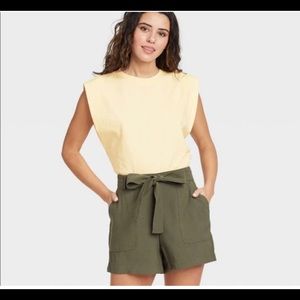 Set of 2 (grey and yellow) exaggerated shoulder tank